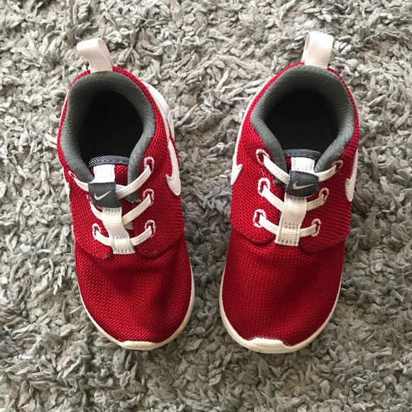 Nike Roshe Run Red toddler 8C - Picture 2 of 4